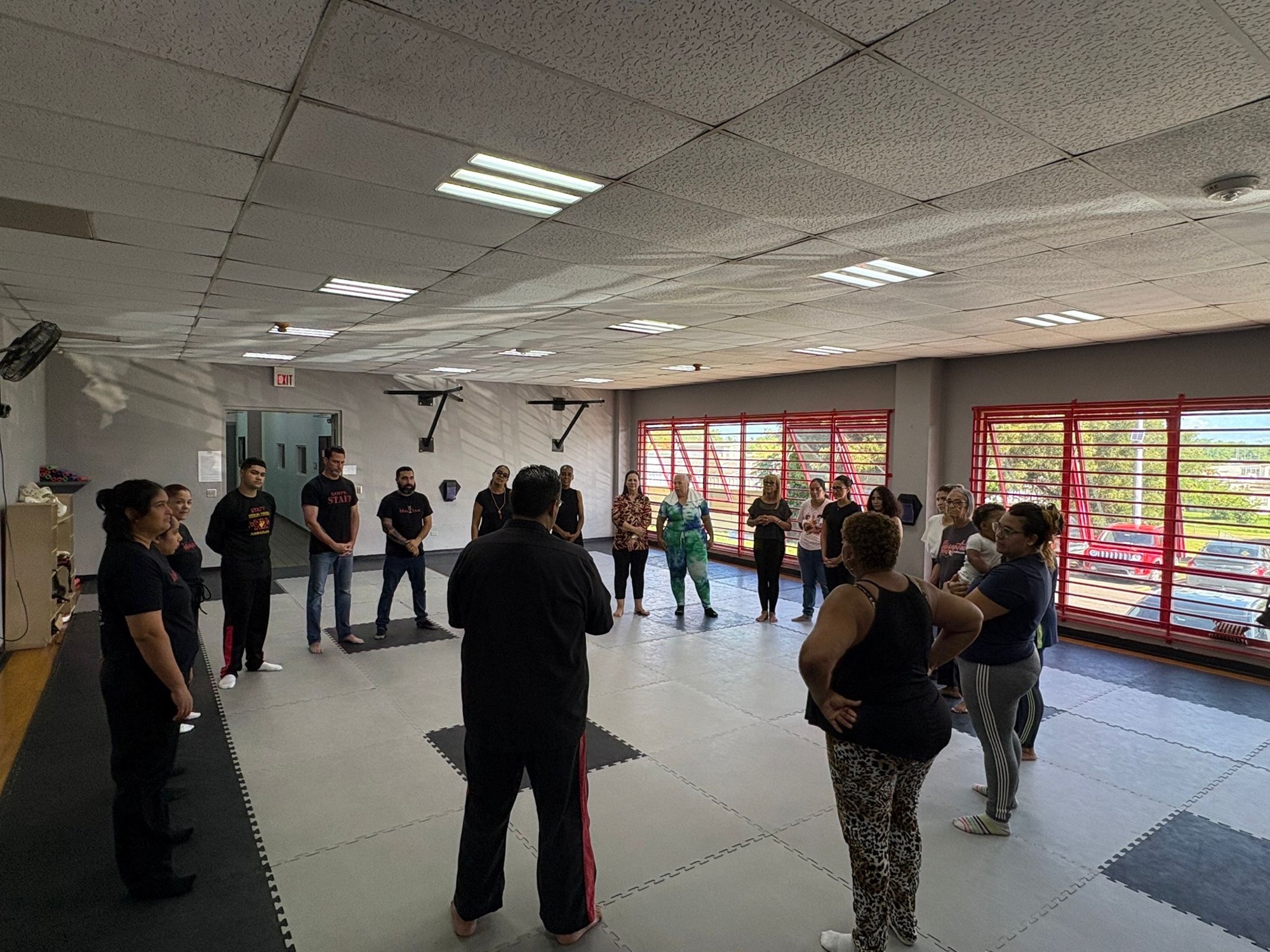 Shinobi Brotherhood apoyando a la comunidad.